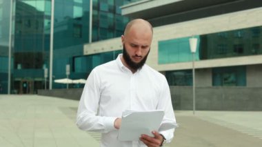 belgeler ile iş adamı