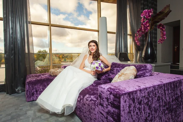 Bride in the room — Stock Photo, Image