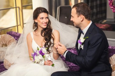 Mutlu gelin ve Damat Düğün salonunda