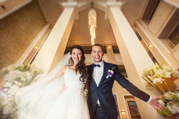 Happy bride and groom at wedding — Stock Photo, Image