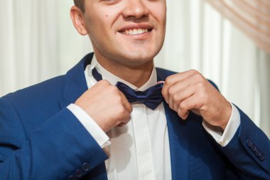 Mutlu damat giyen papyon