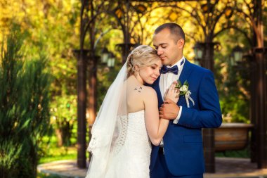 Güzel gelin ve kocası Park