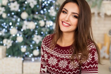 Kız parlak kazak portre