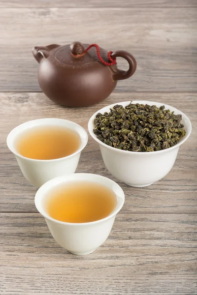 Tazas de té verde y hojas —  Fotos de Stock