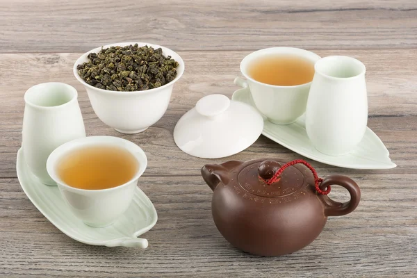Tee-Set auf Holztisch — Stockfoto
