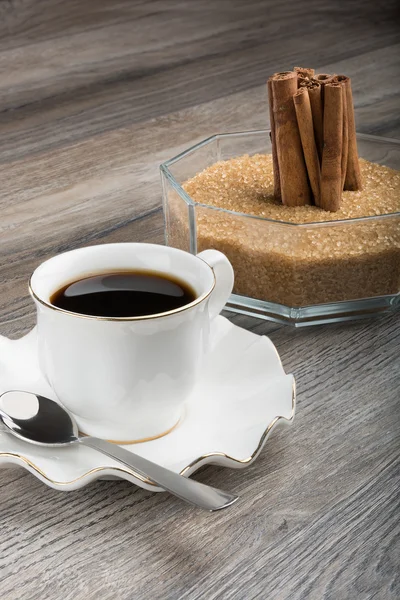 Fincan espresso şeker ve tarçın ile