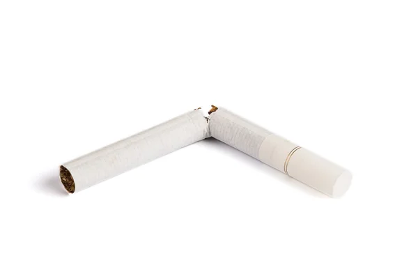 Zerbrochene Sigarette in der Mitte — Stockfoto