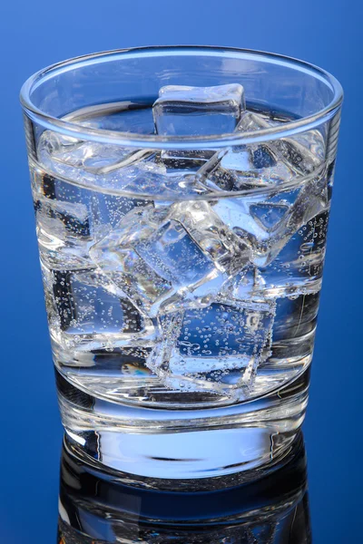 Drinking water with ice — Stock Photo, Image