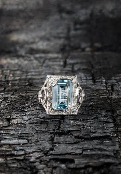 Δαχτυλίδι μπλε τοπάζι — Φωτογραφία Αρχείου