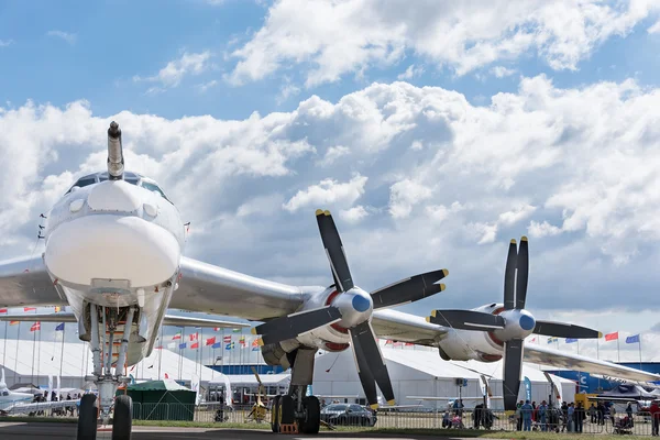 Tu-95 stratejik dört motorlu bombardıman