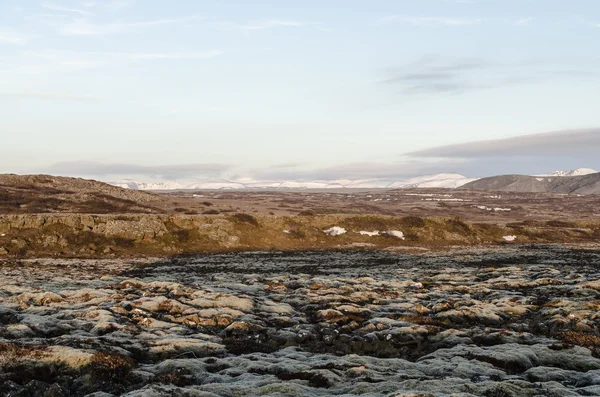 İzlanda volkanik manzara bahar 