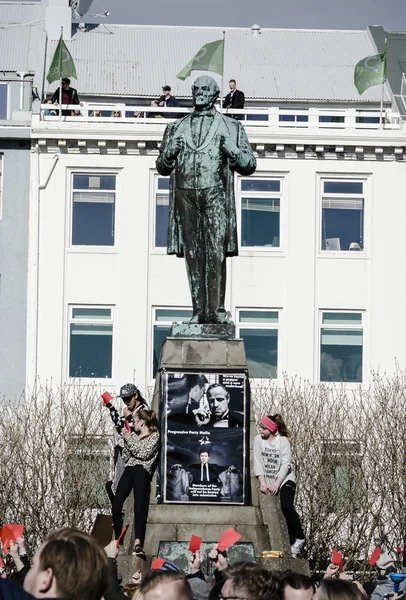 Reykjavik sfter panama sızıntı protesto