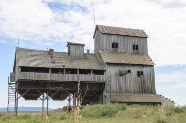 Silosu bina eski yıpranmış