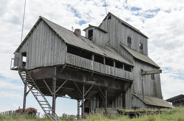 Silosu bina eski yıpranmış
