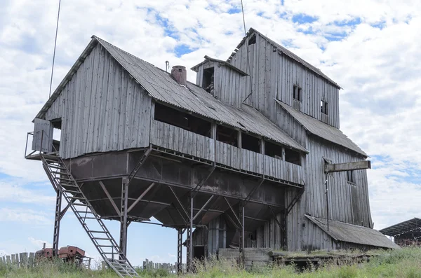 Silosu bina eski yıpranmış