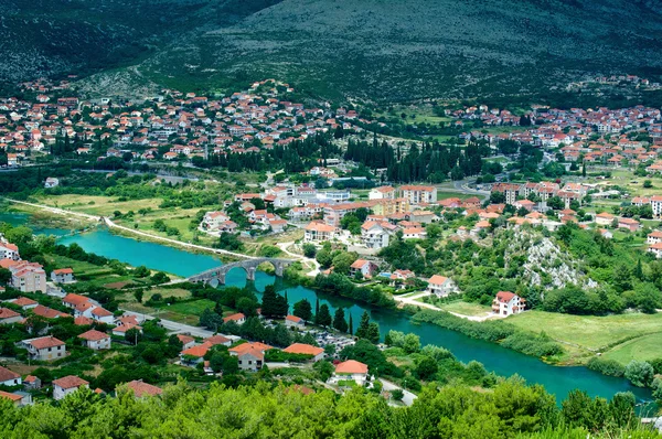 A vista da cidade de Trebinje na Bósnia e Herzegovina — Fotografia de Stock