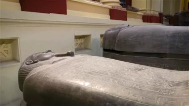 Kahire, Mısır - Ocak 2020: Eski Kahire Müzesi 'nde antika turu. Kahire, Mısır