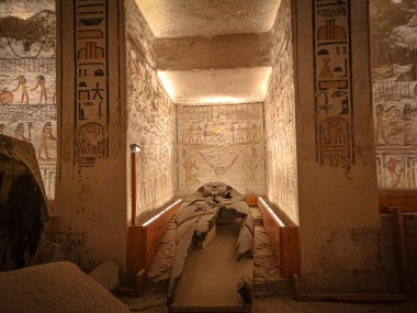 Ocak 2020 - Luxor, Mısır: KV9, Krallar Vadisi No. 9, Memnon 'un mezarı, 20. hanedanlıktan firavunların mezarı Ramses V ve Ramses VI.