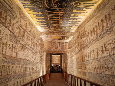 Ocak 2020 - Luxor, Mısır: KV9, Krallar Vadisi No. 9, Memnon 'un mezarı, 20. hanedanlıktan firavunların mezarı Ramses V ve Ramses VI.