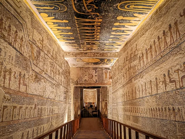 Ocak 2020 - Luxor, Mısır: KV9, Krallar Vadisi No. 9, Memnon 'un mezarı, 20. hanedanlıktan firavunların mezarı Ramses V ve Ramses VI.