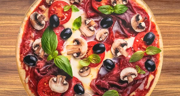 Pizza Mit Salami Und Oliven Werbehintergrund Rendering — Stockfoto