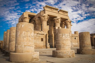 Kom-Ombo, Mısır 'daki antik Sebek tapınağının kalıntıları.