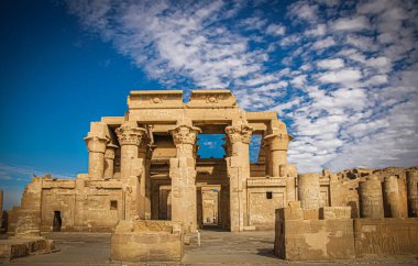 Kom-Ombo, Mısır 'daki antik Sebek tapınağının kalıntıları.