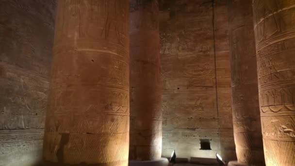 Ruinerna av det antika templet Horus i Edfu, Egypten — Stockvideo