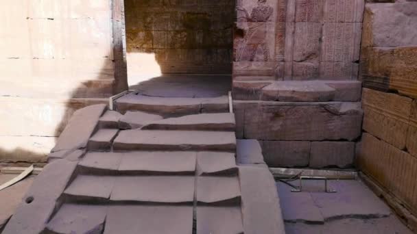 De ruïnes van de oude tempel van Horus in Edfu, Egypte — Stockvideo