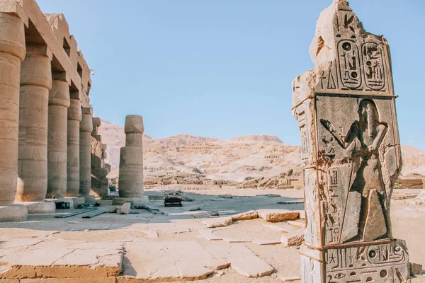 Ruïnes Van Egyptische Tempel Van Ramesseum Begrafenis Tempel Van Farao Rechtenvrije Stockfoto's
