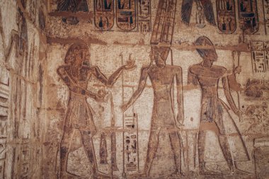 Mısır Karnak Tapınağı kalıntıları, Luxor 'daki en büyük açık hava müzesi..