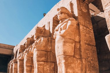 Mısır Karnak Tapınağı kalıntıları, Luxor 'daki en büyük açık hava müzesi..