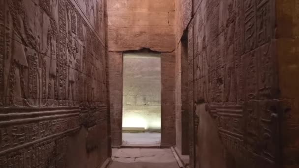 Ruinerna av det antika templet Horus i Edfu, Egypten — Stockvideo