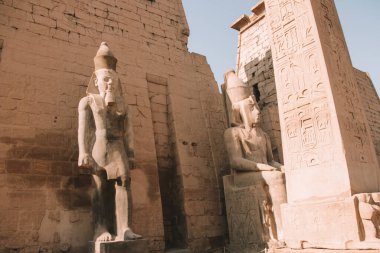 Mısır Karnak Tapınağı kalıntıları, Luxor 'daki en büyük açık hava müzesi..