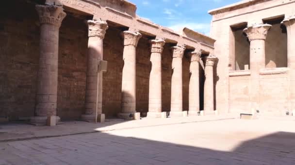 Zřícenina starověkého chrámu Hora v Edfu, Egypt — Stock video