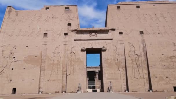 As ruínas do antigo templo de Hórus em Edfu, Egito — Vídeo de Stock
