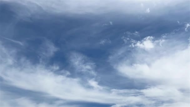 空の雲の遅い動き、時間の経過 — ストック動画