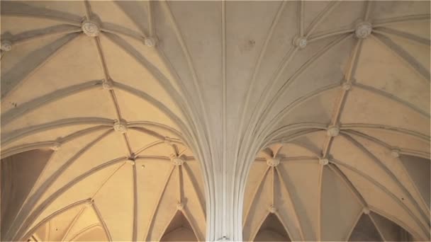 Plafond gothique clair dans le château Malbork en Pologne — Video