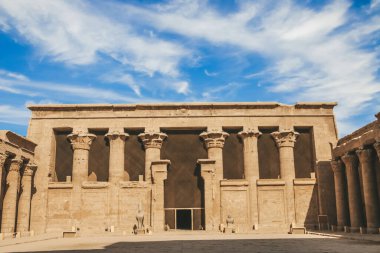 Edfu, Mısır 'daki Horus antik tapınağının kalıntıları..