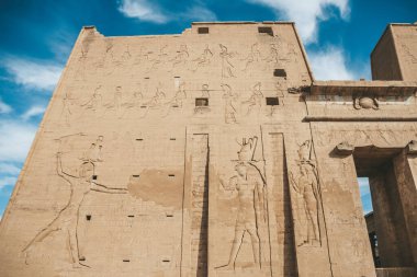 Edfu, Mısır 'daki Horus antik tapınağının kalıntıları..