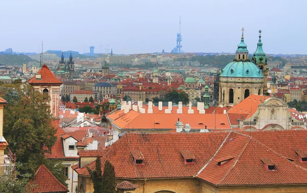 Die roten Dächer der Prager Republik — Stockfoto