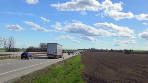 Snelweg verkeer time-lapse snelheid 10 x — Stockvideo