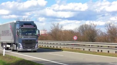 Karayolu trafik zaman atlamalı hızı 5 x