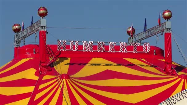 Colorido rojo amarillo magia circo tienda — Vídeo de stock