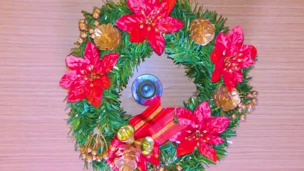 Kerst Toorn Decoratie Houten Deur — Stockvideo