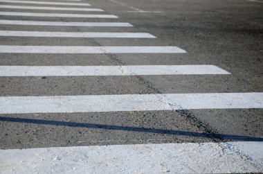 Güneşli yaya geçidi