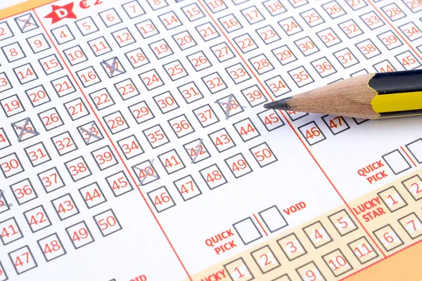 piyango bileti ve kalem