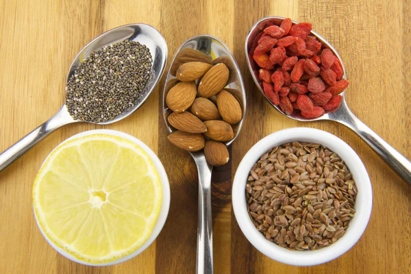 Limon, Linseeds, Chia tohumu, fındık ve goji Karpuzu