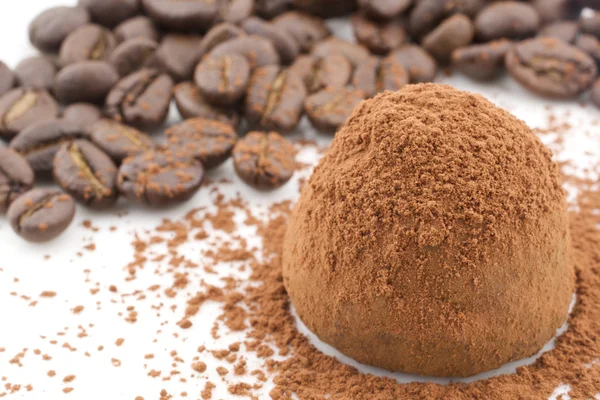 kahve çekirdekleri ile çikolata truffles