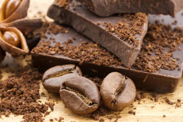 çikolata ve kahve çekirdekleri